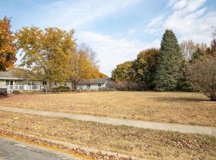 Willow Cir, Waverly, IA 50677