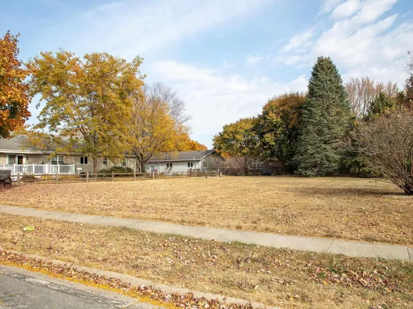 Willow Cir, Waverly, IA 50677