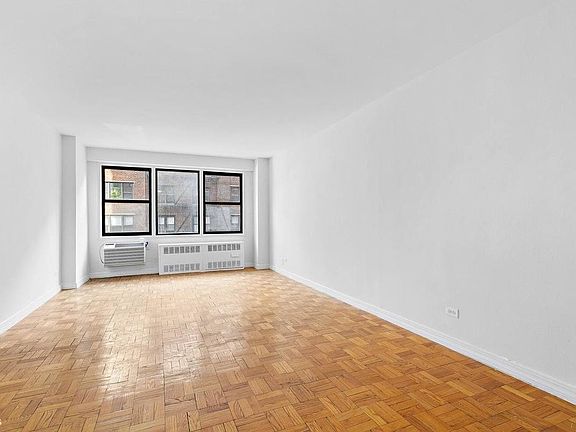 3rd image of 200 E 15th St APT 3J