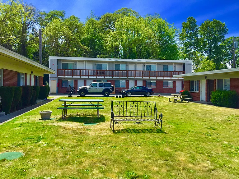 Brookside Apartments — Photo 13