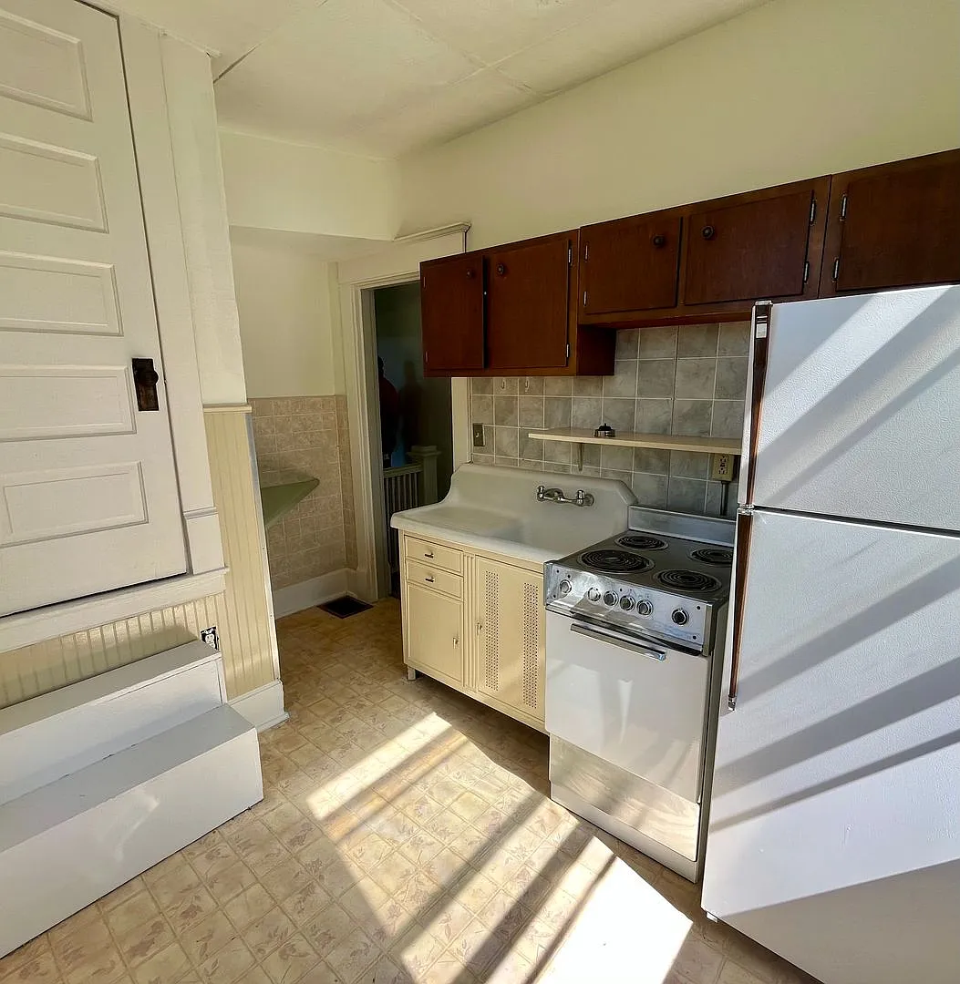 123 E. 6th — Photo 3
