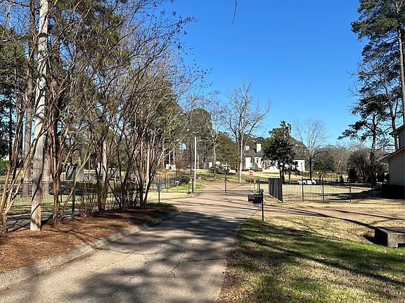 5th image of 0 Gilbert Pl Unit 2