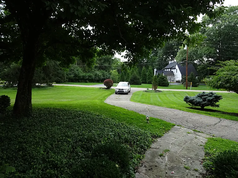 2646 Fair Oaks Ln — Photo 3