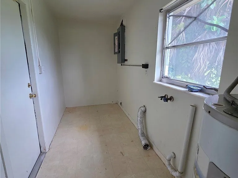 1507 Markdale St E — Photo 11