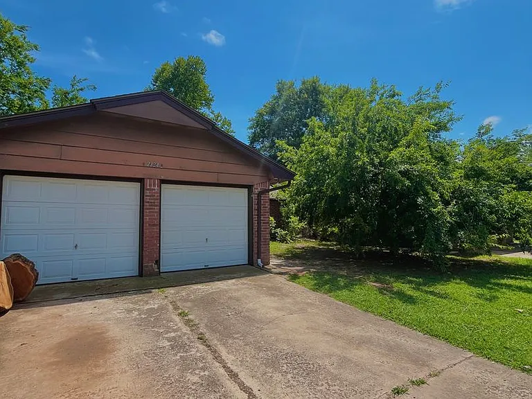 2124 Allenhurst St — Photo 1