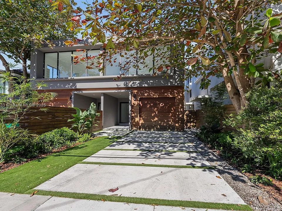 2984 Coconut Ave