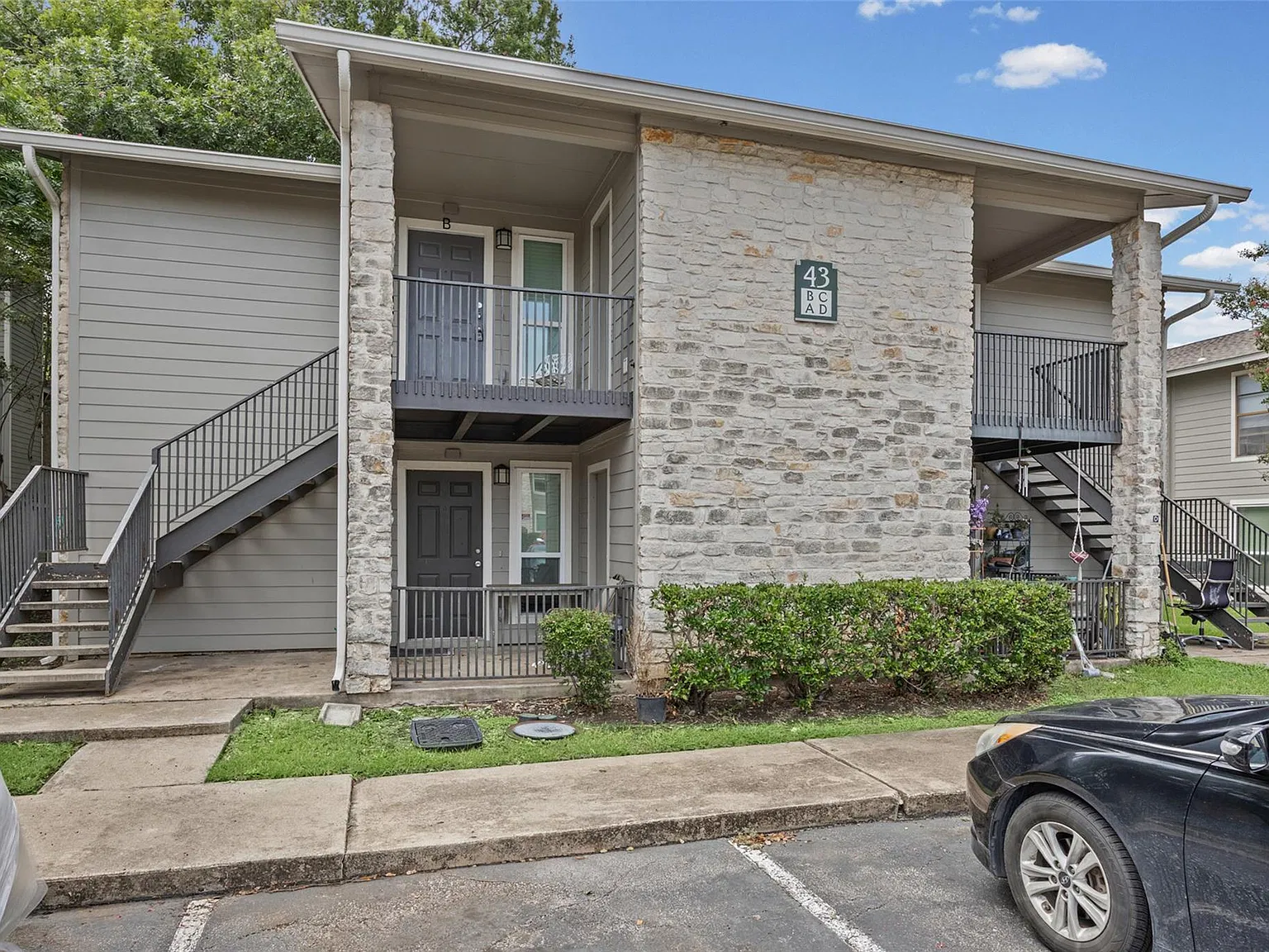 2 bed, 1.0 bath, 796 sqft, $1,000 — Photo 1