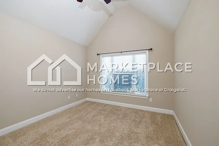 2467 Newbury Ave — Photo 24