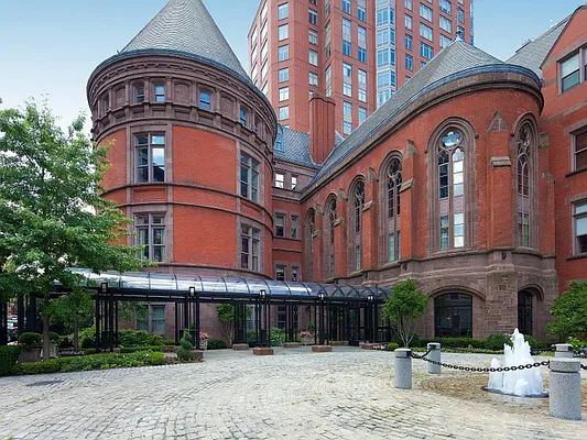Sold by Sotheby's International Realty | media 9