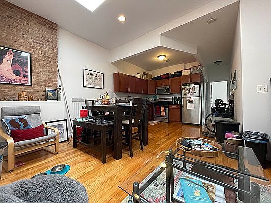 1st image of 418 Putnam Ave #3
