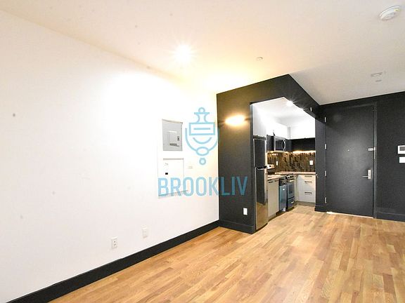2nd image of 434 Park Pl APT 3A
