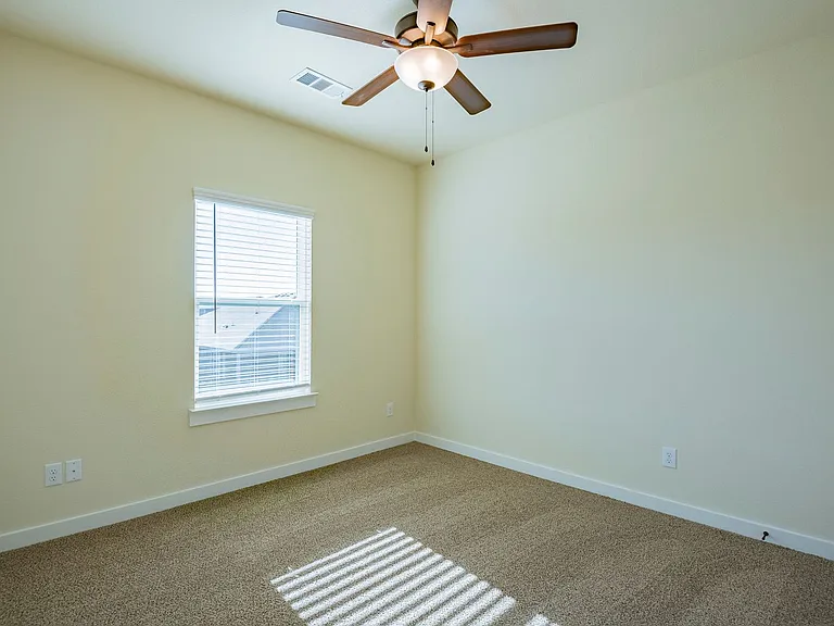 720 Blackland Dr — Photo 17