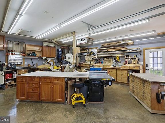 5th image of 141 Colburn Dr