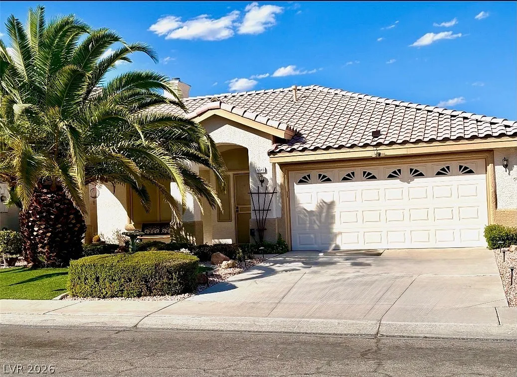 3 bed, 2.0 bath, 1838 sqft, $2,450 — Photo 1