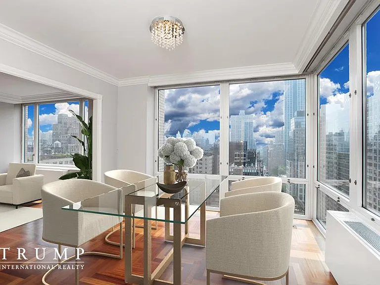 220 Riverside Blvd #21D — Photo 3