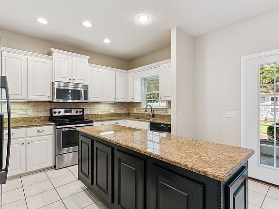 4th image of 235 Wellington Pl