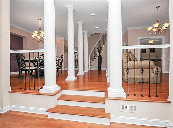 5th image of 2053 Balmoral Dr