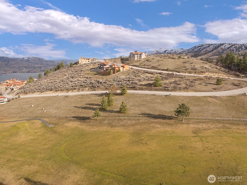 5th image of 320 Paintbrush Road