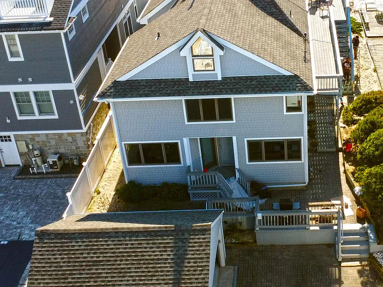 304 Oceanfront — Photo 7