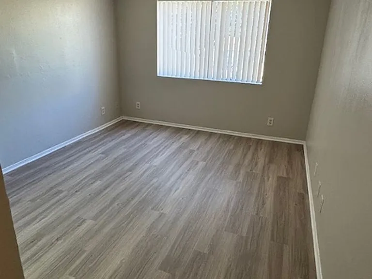 7817 Vineland Ave — Photo 6