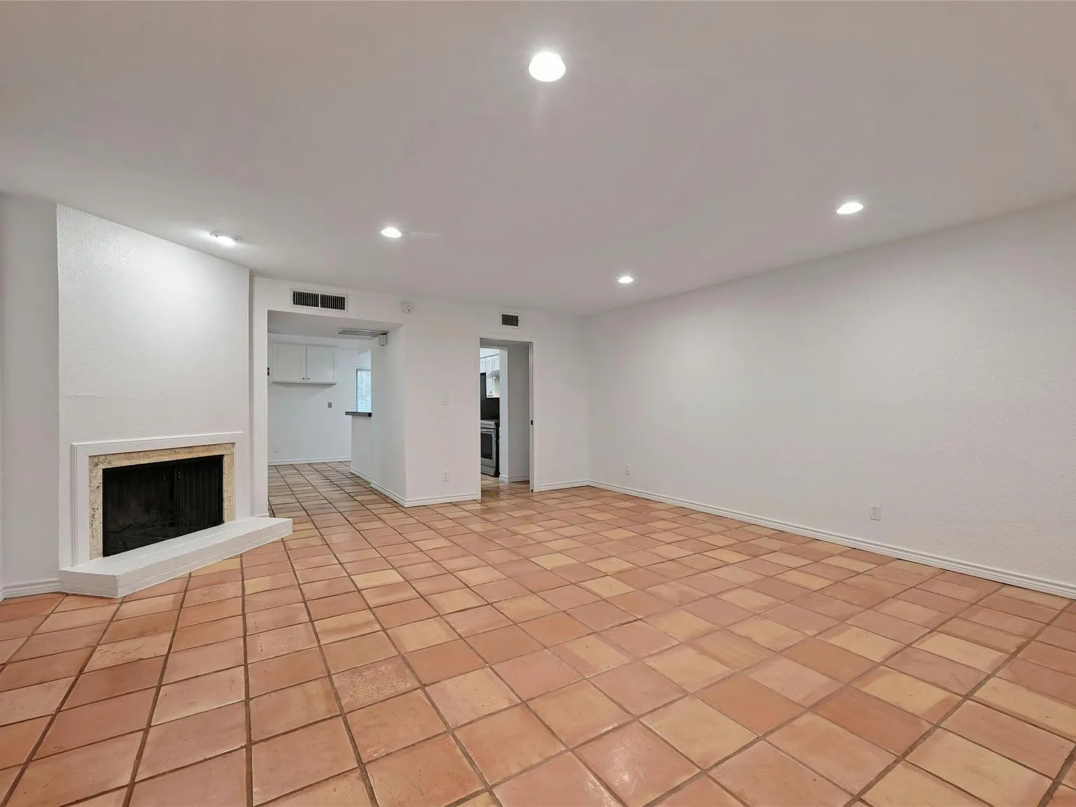 3 bed, 2.5 bath, 1815 sqft, $2,650 — Photo 4