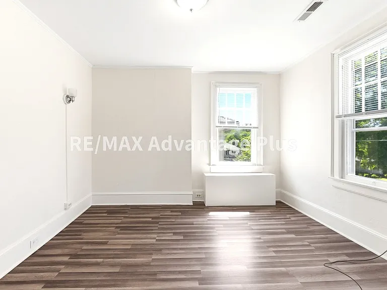106 Grove St — Photo 5