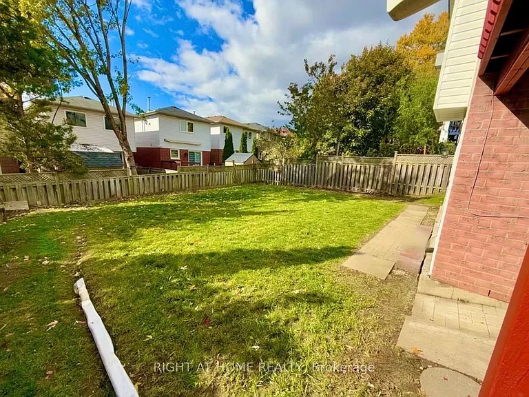 942 Port Union Rd W — Photo 10