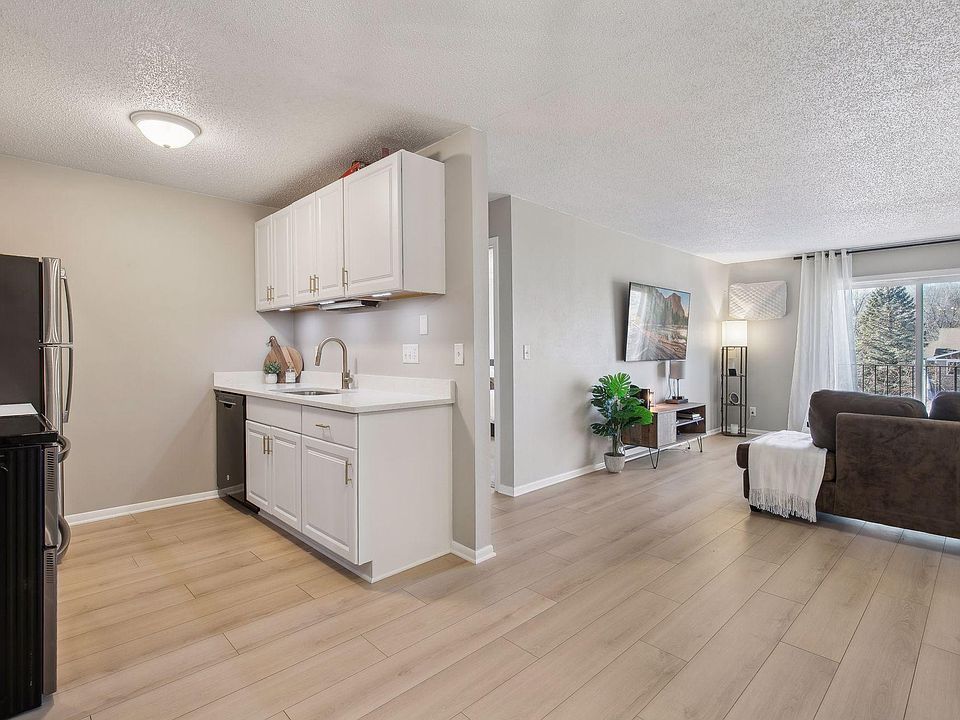 1st image of 14182 Pennock Ave #304
