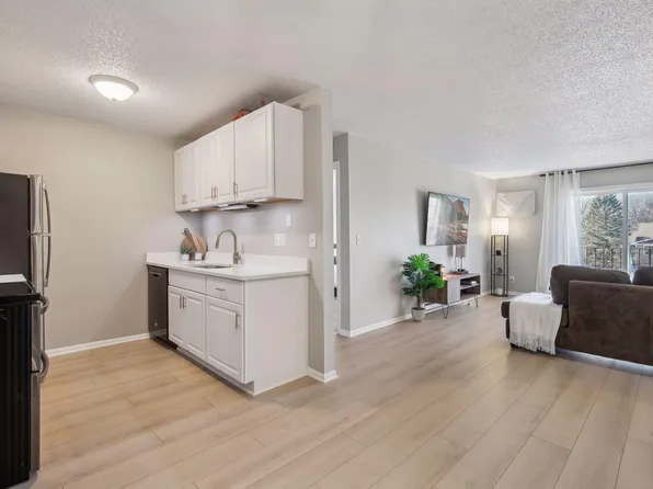 14182 Pennock Ave #304, Apple Valley, MN 55124