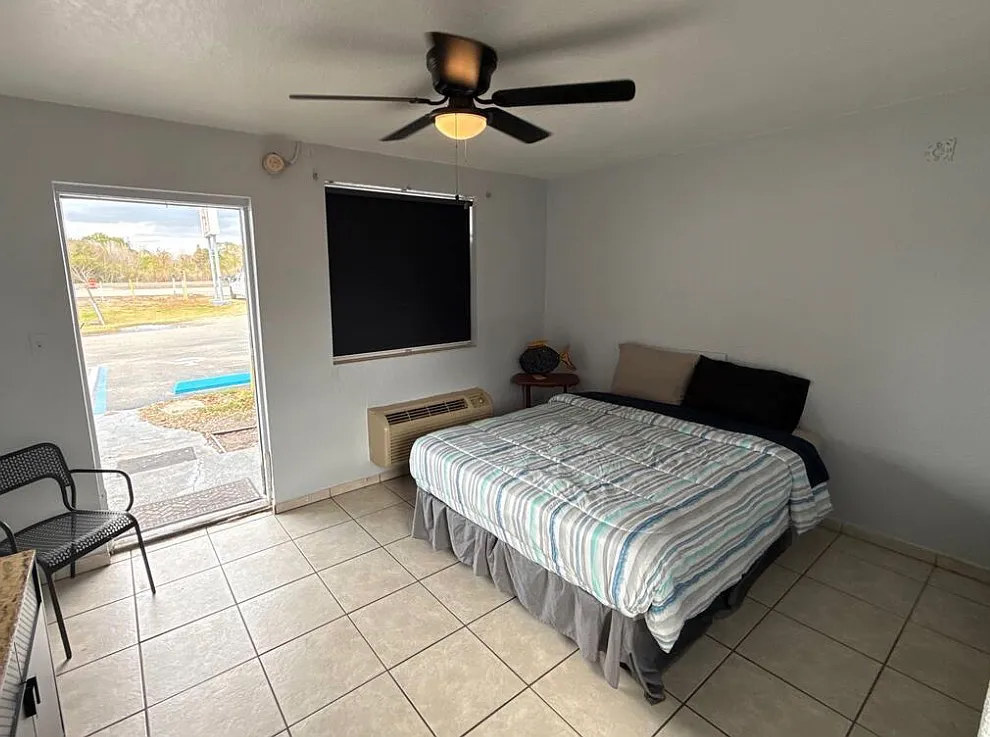 1 bed, 250 sqft, $799 — Photo 1