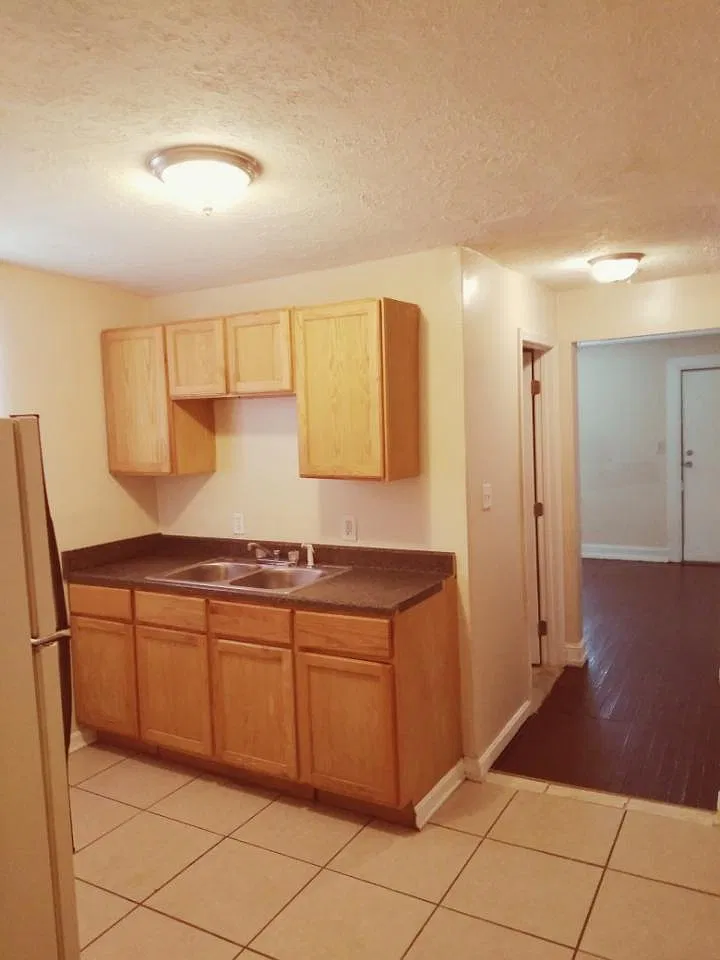 1733 W Ormsby Ave — Photo 1