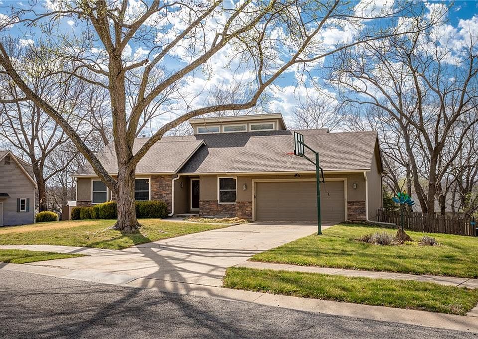 1st image of 8014 Summit St