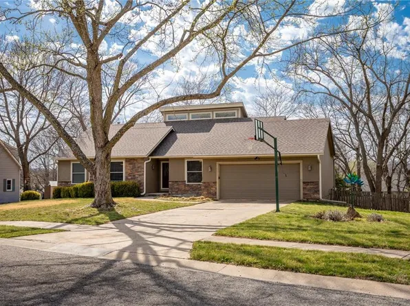 8014 Summit St, Lenexa, KS 66215