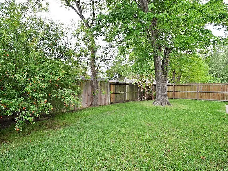 3130 Frontier Dr — Photo 24