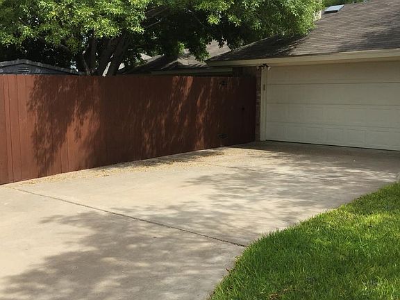 3rd image of 3318 Maplewood Dr