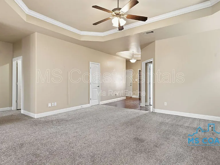 915 Old Towne St — Photo 6