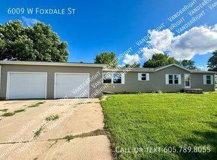 6009 W Foxdale St, Sioux Falls, SD 57107