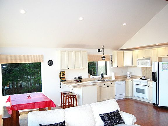 3rd image of 645 Duck Lake Dr SE