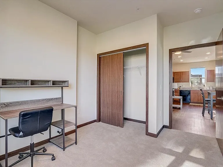 1120 N Windsor Ave — Photo 26