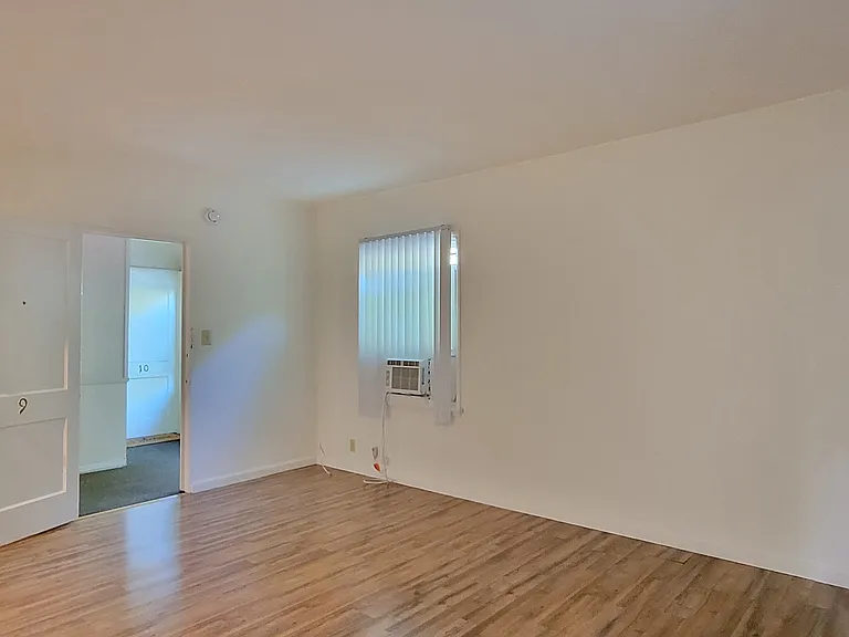 4925 Beverly Blvd #9 — Photo 3