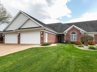 16730 Thunder Ridge Dr, Peosta, IA 52068