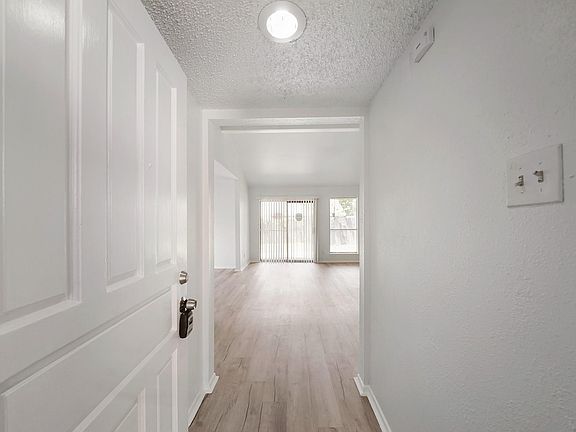 4th image of 8743 Yvonne Dr