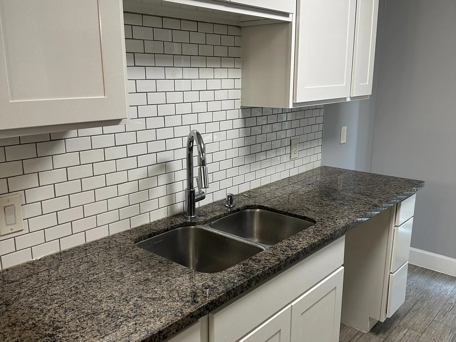 1 bed, 664 sqft, $950 — Photo 2