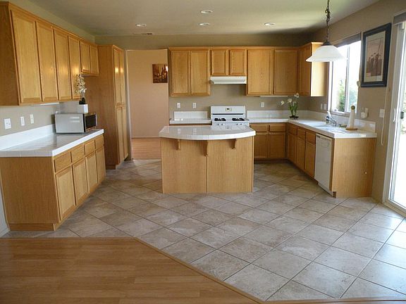 3rd image of 933 E Agape Ave