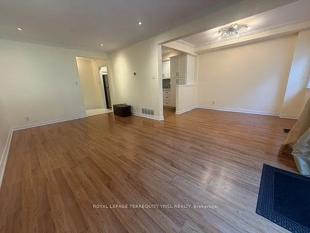 8 Farmstead Rd — Photo 11