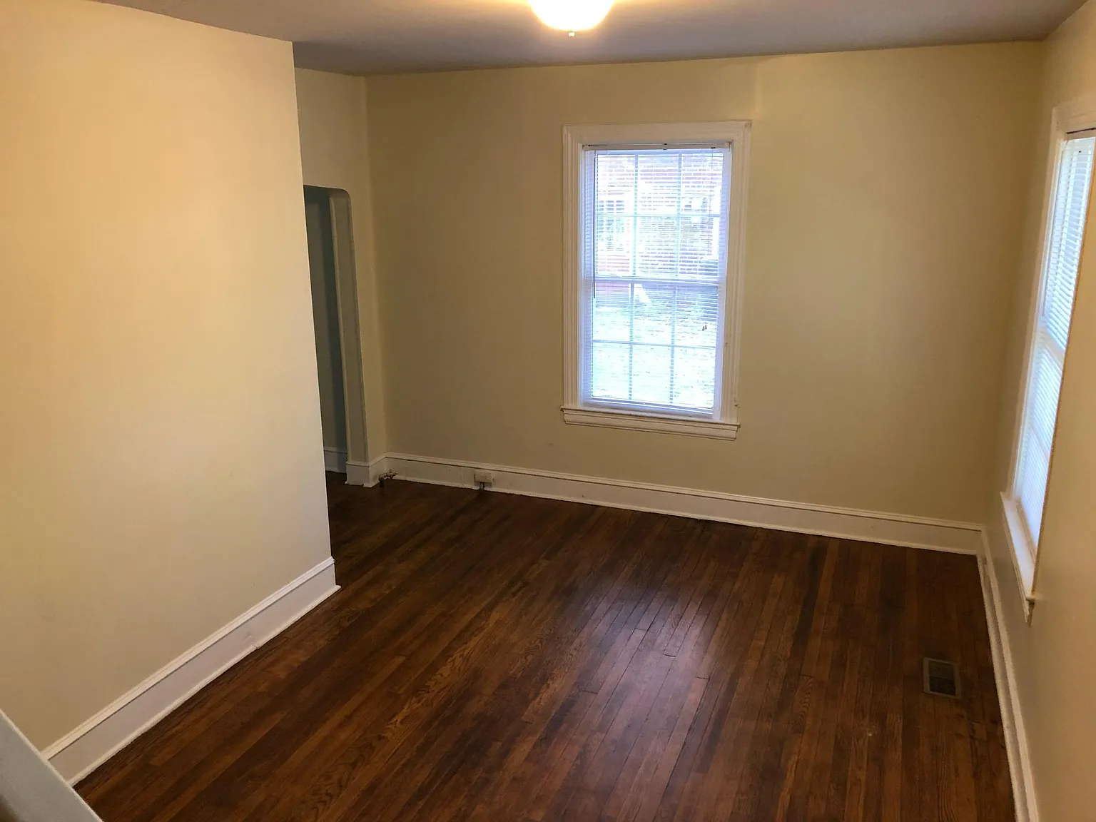 2 bed, 1100 sqft, $1,400 — Photo 2