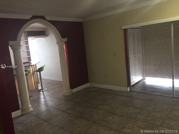 4th image of 1560 W 46th St #240