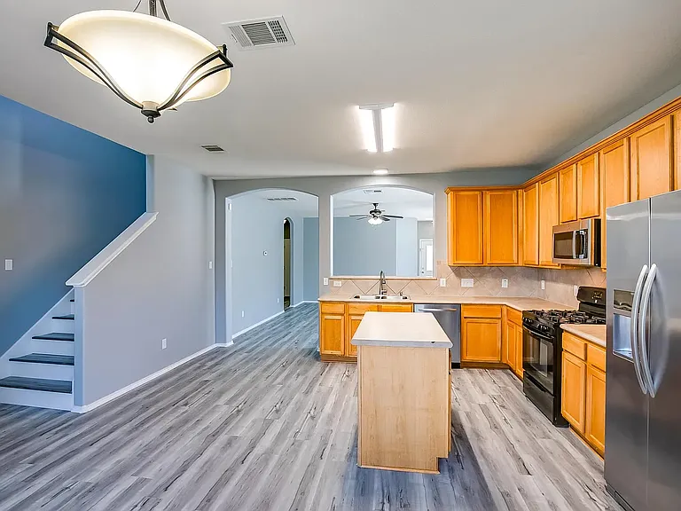 1110 Concan Dr — Photo 8