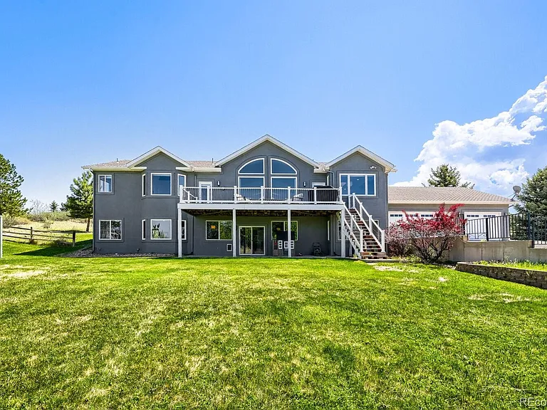 21037 E Nichols Pkwy — Photo 4
