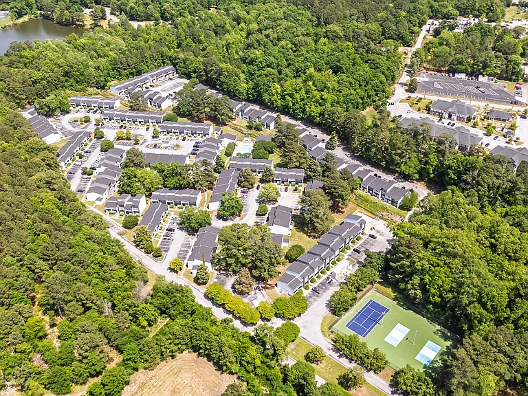Colonial Pointe Apartments — Photo 23